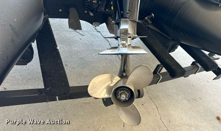 image for item LQ9009 2017 Zodiac MilPro  inflatable boat