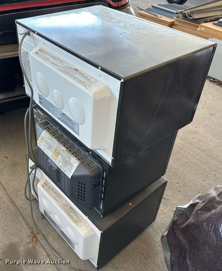 image for item LQ9012 (3) GE microwaves