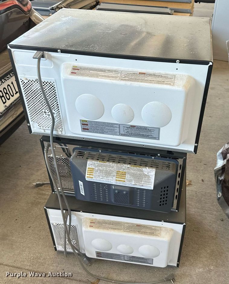 image for item LQ9012 (3) GE microwaves