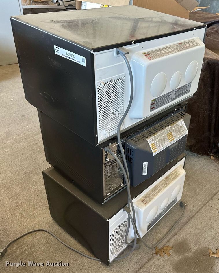 image for item LQ9012 (3) GE microwaves