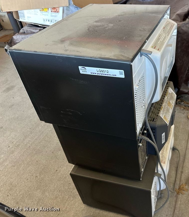 image for item LQ9012 (3) GE microwaves