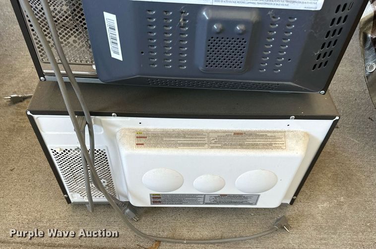 image for item LQ9012 (3) GE microwaves