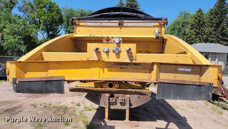image for item LQ9048 2006 Load King  bottom dump trailer