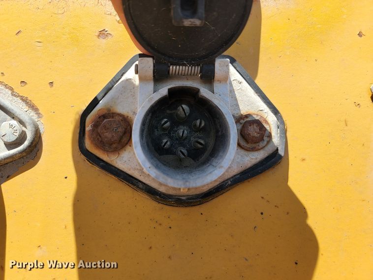 image for item LQ9048 2006 Load King  bottom dump trailer