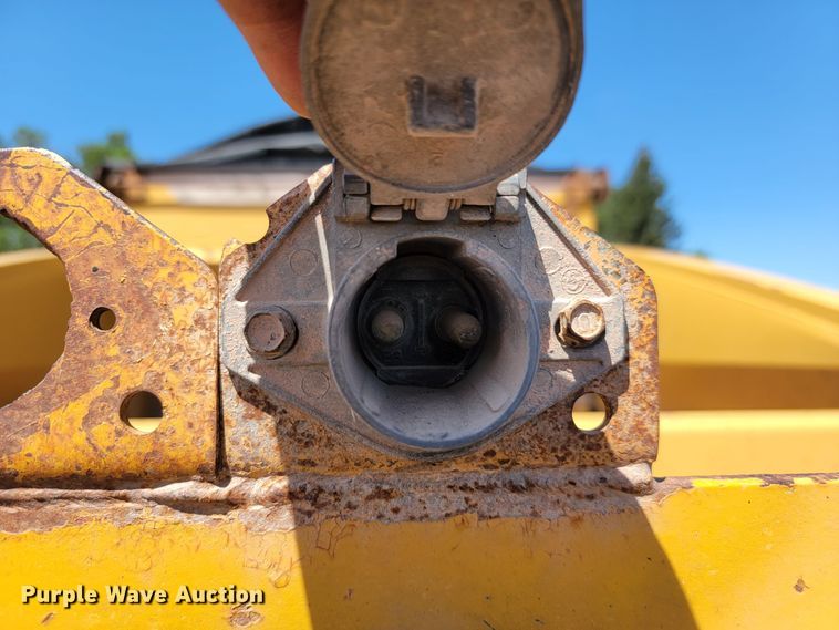 image for item LQ9048 2006 Load King  bottom dump trailer