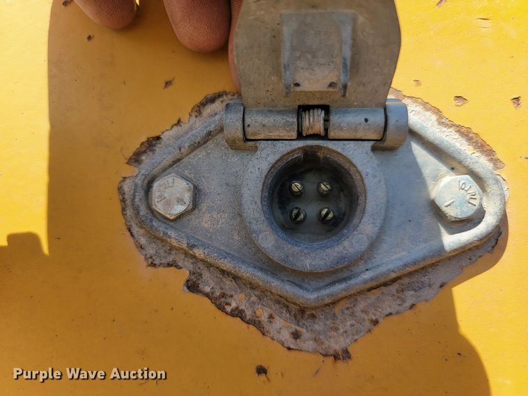 image for item LQ9048 2006 Load King  bottom dump trailer