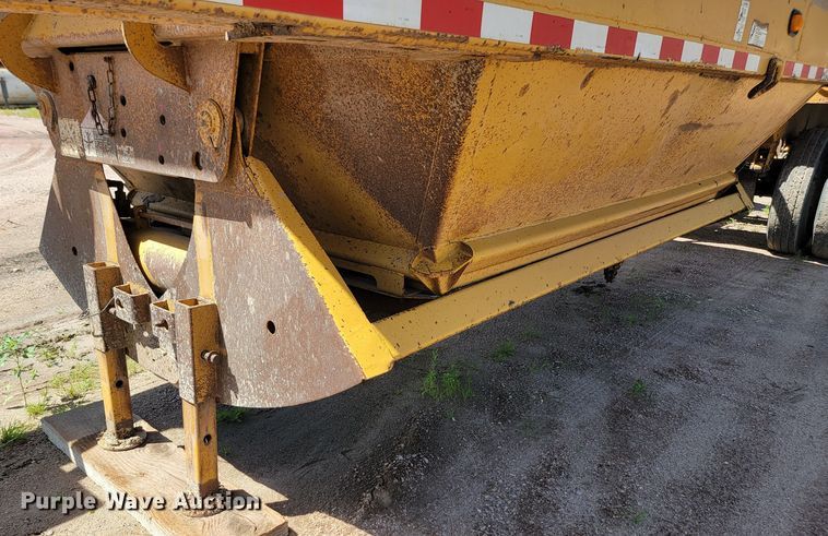image for item LQ9048 2006 Load King  bottom dump trailer