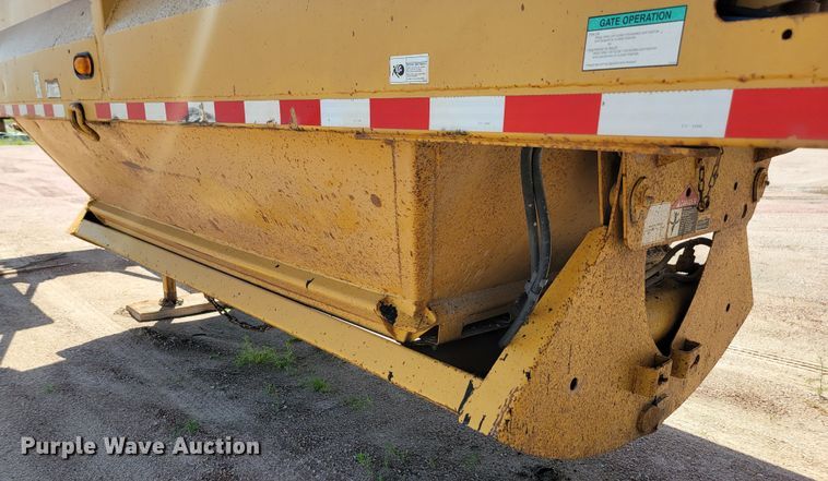image for item LQ9048 2006 Load King  bottom dump trailer