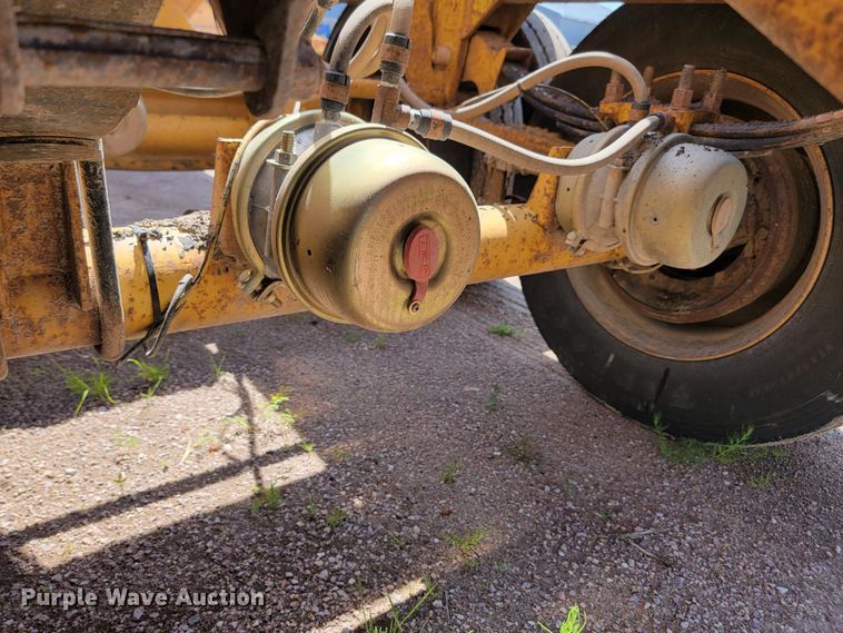 image for item LQ9048 2006 Load King  bottom dump trailer