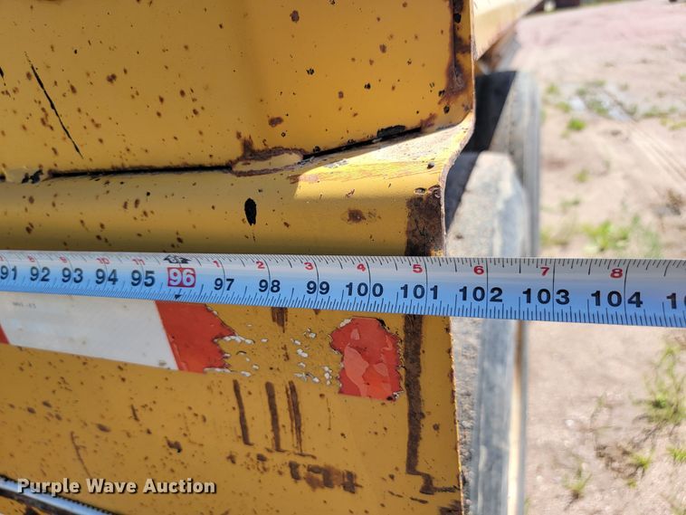 image for item LQ9048 2006 Load King  bottom dump trailer