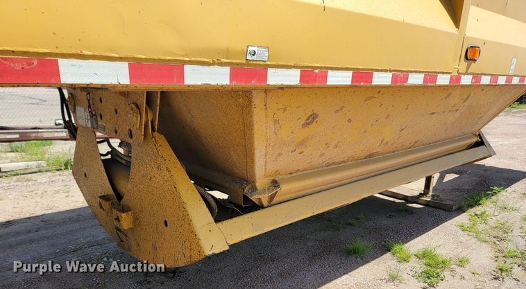 image for item LQ9048 2006 Load King  bottom dump trailer
