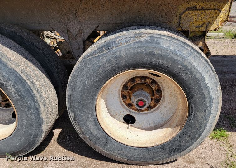 image for item LQ9048 2006 Load King  bottom dump trailer