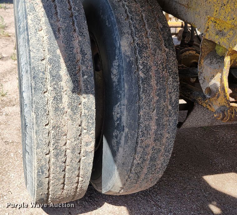 image for item LQ9048 2006 Load King  bottom dump trailer