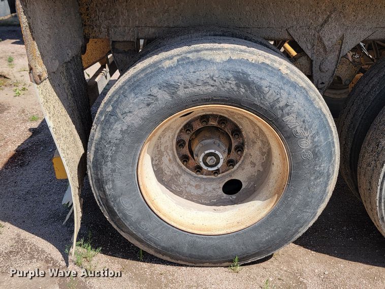 image for item LQ9048 2006 Load King  bottom dump trailer