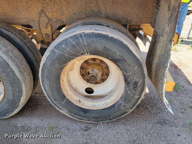 image for item LQ9048 2006 Load King  bottom dump trailer