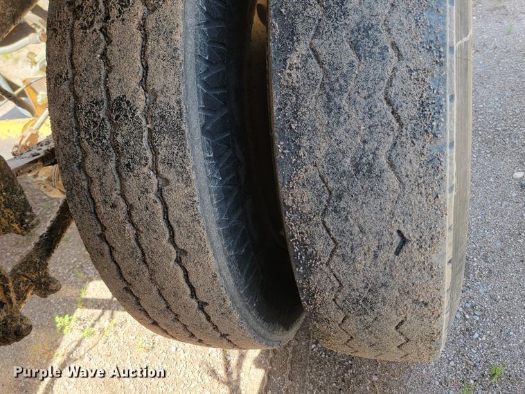 image for item LQ9048 2006 Load King  bottom dump trailer