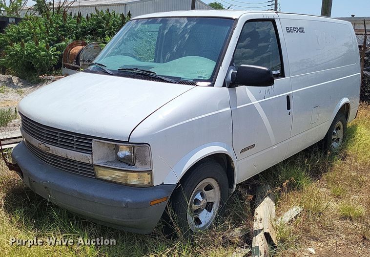 image for item LS9576 2002 Chevrolet Astro  van