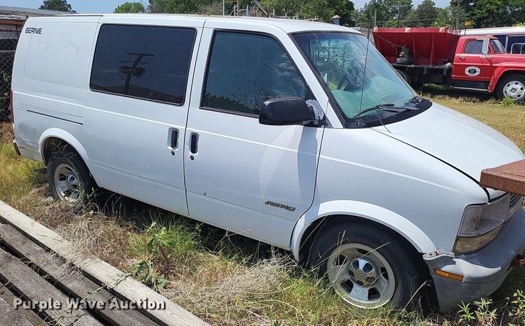 image for item LS9576 2002 Chevrolet Astro  van