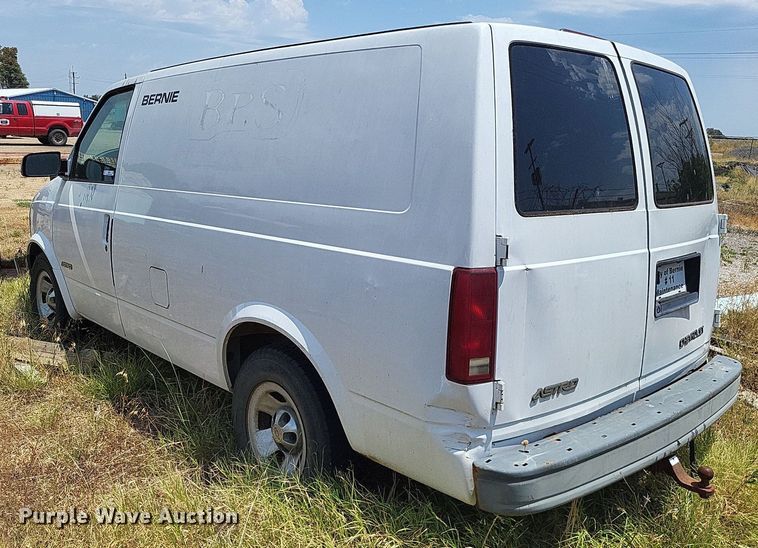 image for item LS9576 2002 Chevrolet Astro  van