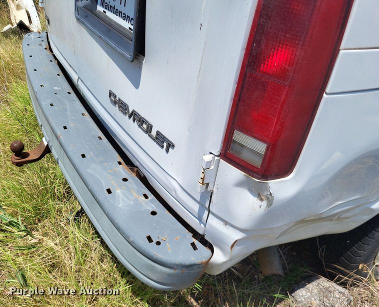 image for item LS9576 2002 Chevrolet Astro  van