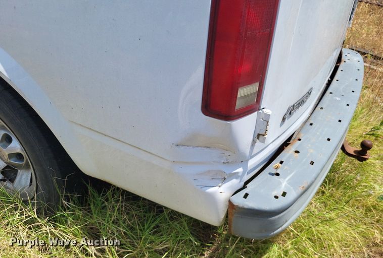 image for item LS9576 2002 Chevrolet Astro  van