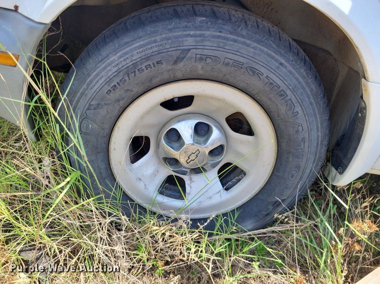 image for item LS9576 2002 Chevrolet Astro  van