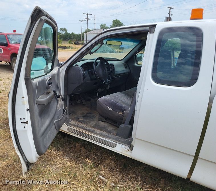 image for item LS9580 2003 Ford F150 XL  SuperCab pickup truck