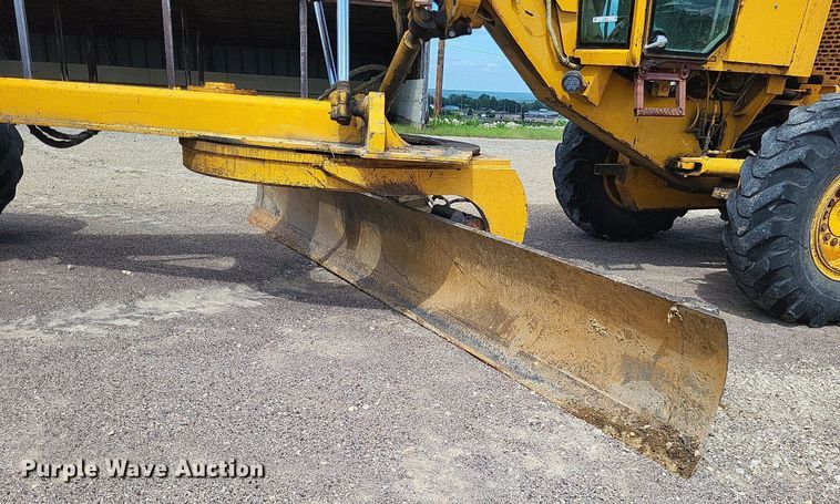 image for item LS9631 1992 John Deere 770B-H  motor grader