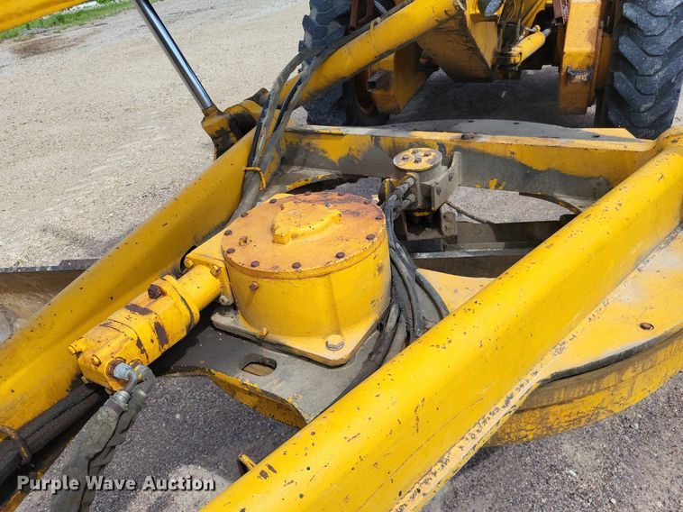 image for item LS9631 1992 John Deere 770B-H  motor grader