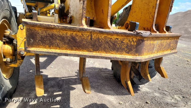 image for item LS9631 1992 John Deere 770B-H  motor grader