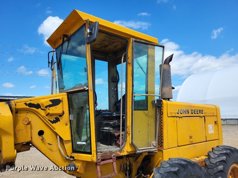 image for item LS9631 1992 John Deere 770B-H  motor grader