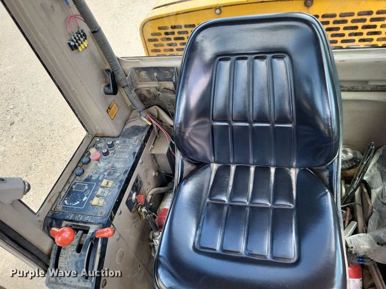 image for item LS9631 1992 John Deere 770B-H  motor grader