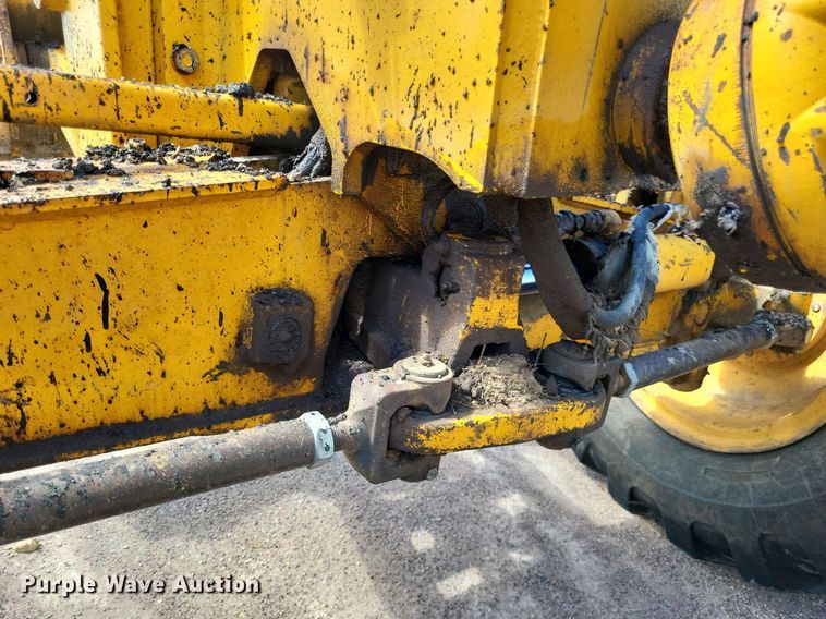 image for item LS9631 1992 John Deere 770B-H  motor grader