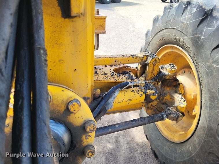 image for item LS9631 1992 John Deere 770B-H  motor grader