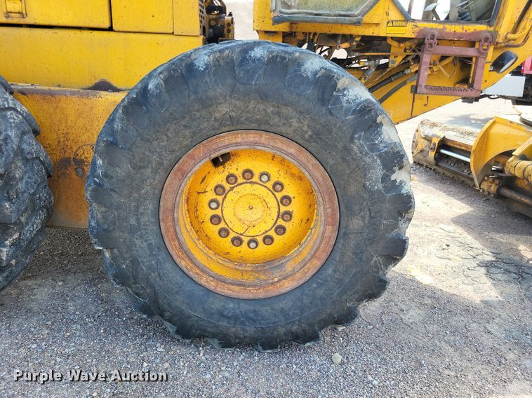 image for item LS9631 1992 John Deere 770B-H  motor grader