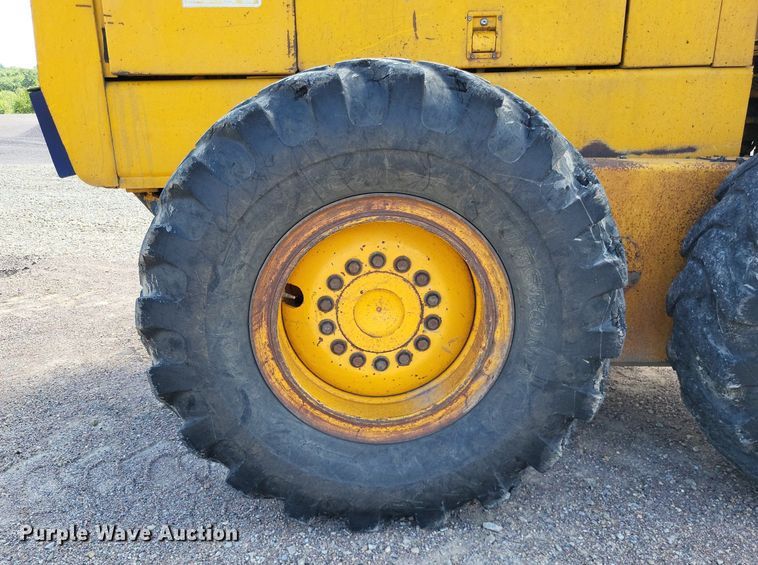 image for item LS9631 1992 John Deere 770B-H  motor grader