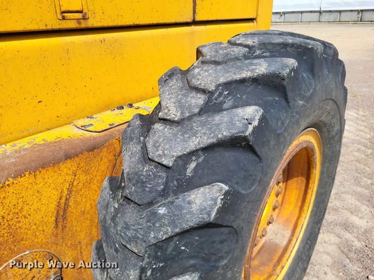 image for item LS9631 1992 John Deere 770B-H  motor grader