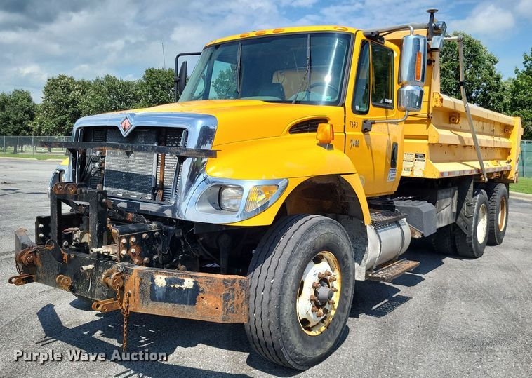 image for item LS9632 2006 International 7400  dump truck