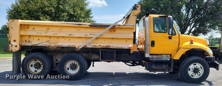 image for item LS9632 2006 International 7400  dump truck