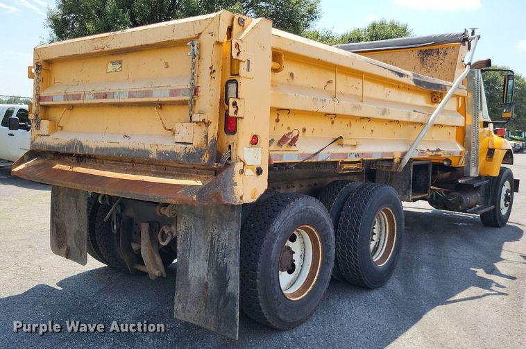 image for item LS9632 2006 International 7400  dump truck
