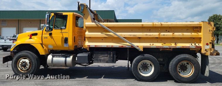 image for item LS9632 2006 International 7400  dump truck