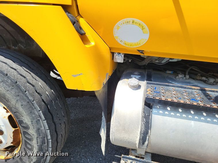 image for item LS9632 2006 International 7400  dump truck