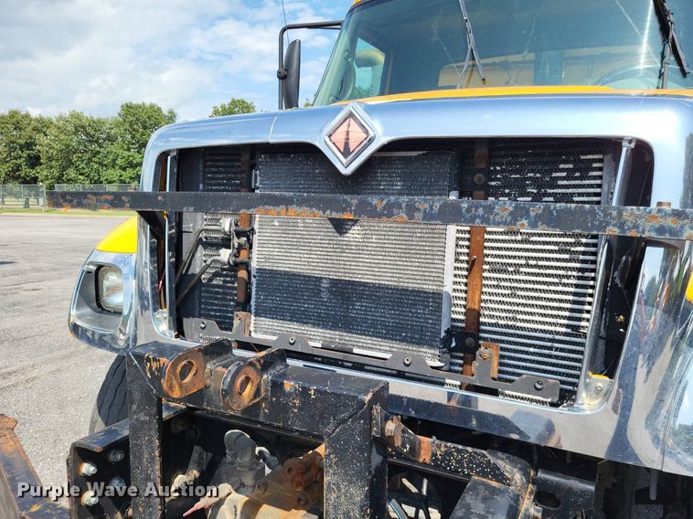 image for item LS9632 2006 International 7400  dump truck