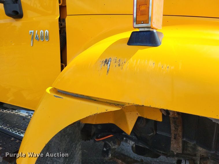 image for item LS9632 2006 International 7400  dump truck