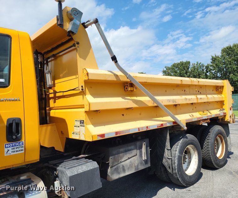 image for item LS9632 2006 International 7400  dump truck