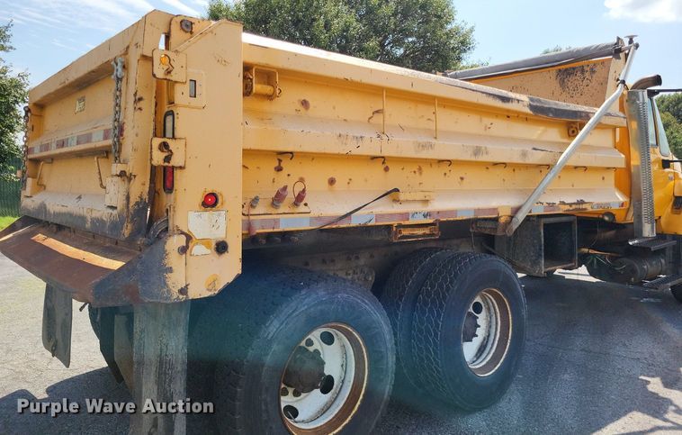 image for item LS9632 2006 International 7400  dump truck