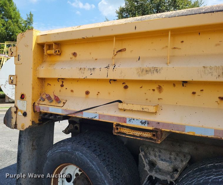 image for item LS9632 2006 International 7400  dump truck