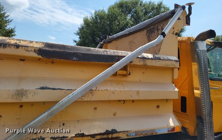 image for item LS9632 2006 International 7400  dump truck