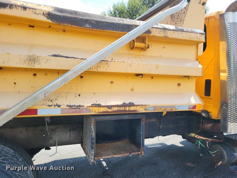 image for item LS9632 2006 International 7400  dump truck