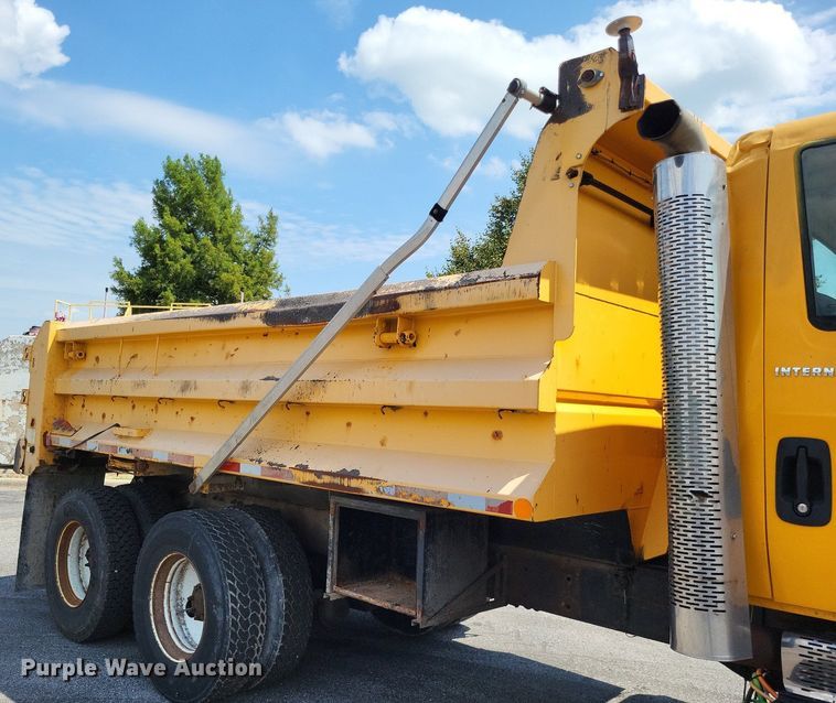 image for item LS9632 2006 International 7400  dump truck
